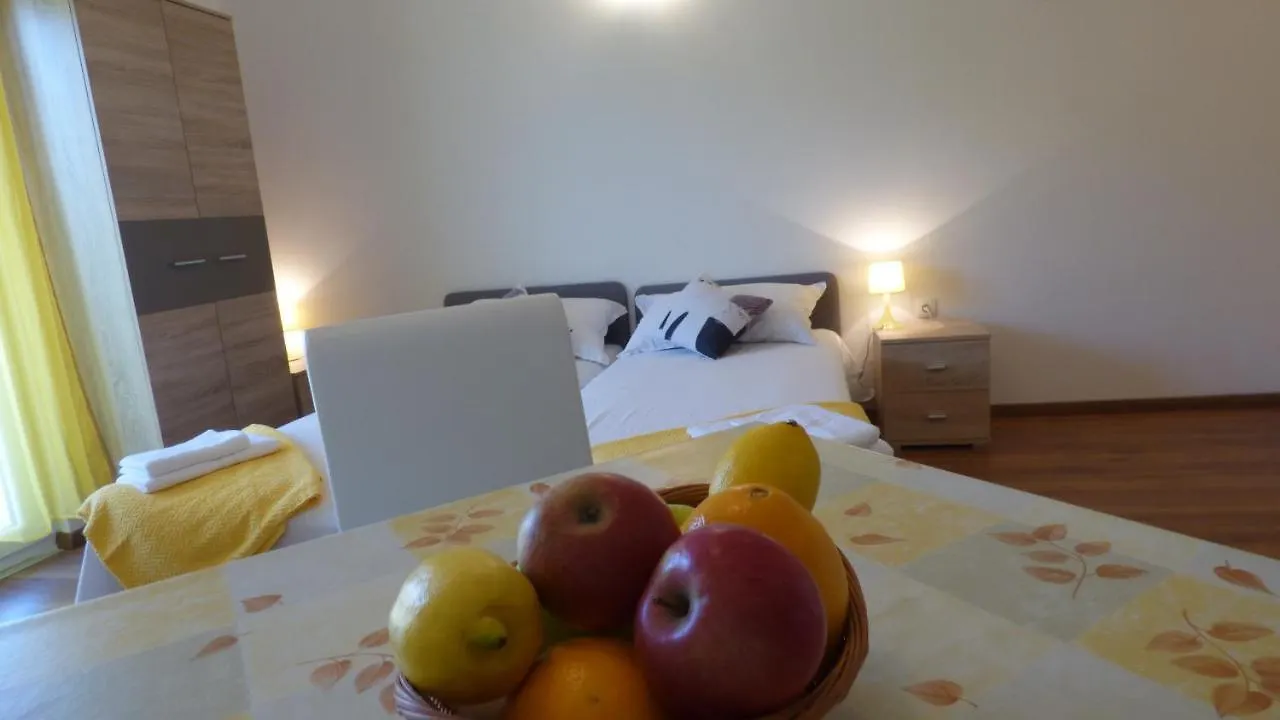 Studio Apartments Buki Split