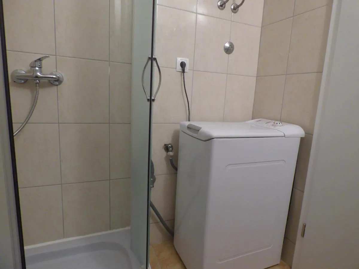 Studio Apartments Buki Split 0*,