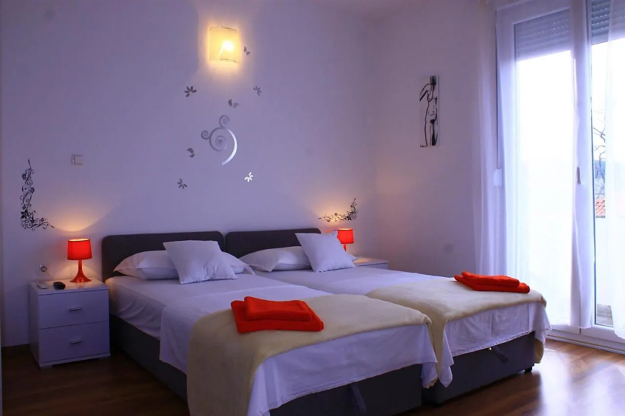 Studio Apartments Buki Split 0*,